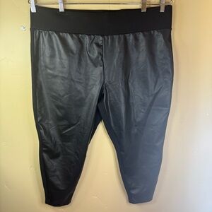 Torrid 4X Faux Leather Front Ponte Back‎ Pixie Ankle Black Pant Stretch Comfy
